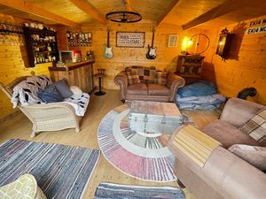 Garden Room - click for photo gallery